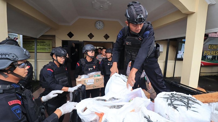 Hindari Ledakan, Polres Purbalingga Datangkan Tim Penjinak Bom untuk Musnahkan Bahan Petasan