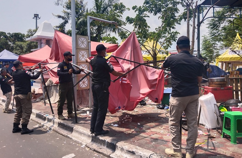 Ratusan Lapak Dugderan Dibongkar Satpol PP Kota Semarang, Pedagang Dibuat Kecewa