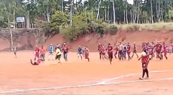 Dikerubuti Pemain, Wasit Bola di Brasil Lari Ambil Pisau untuk Menusuk Satu Pemain