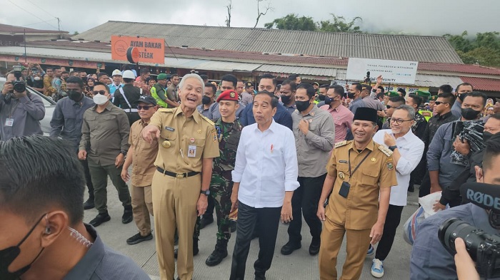 Ganjar dan Jokowi Semobil Kunjungi Boyolali, Pantau Harga dan Bagi-bagi Hadiah di Pasar