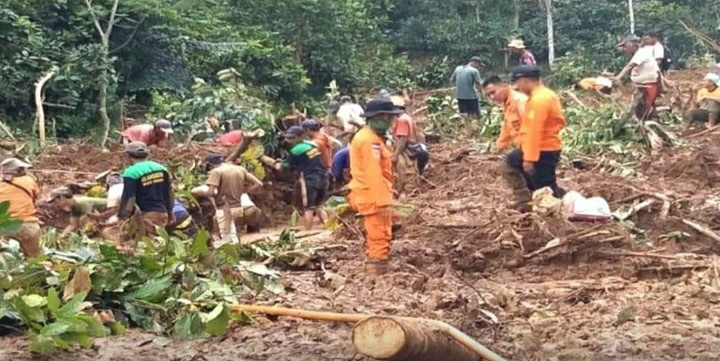Tim SAR Berhasil Evakuasi Korban Keenam Bencana Alam Waykanan