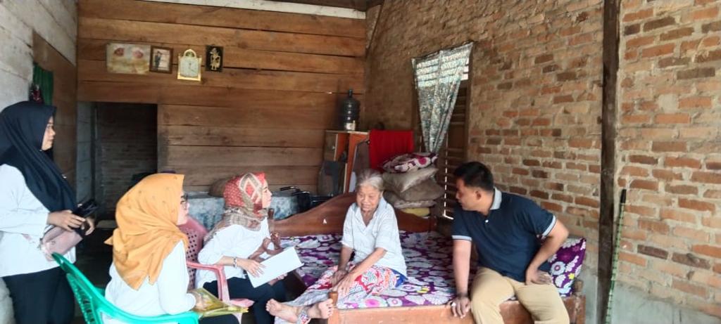 Sulpakar Fasilitasi Nenek Sebatang Kara Pengobatan Kanker Payudara ke Palembang