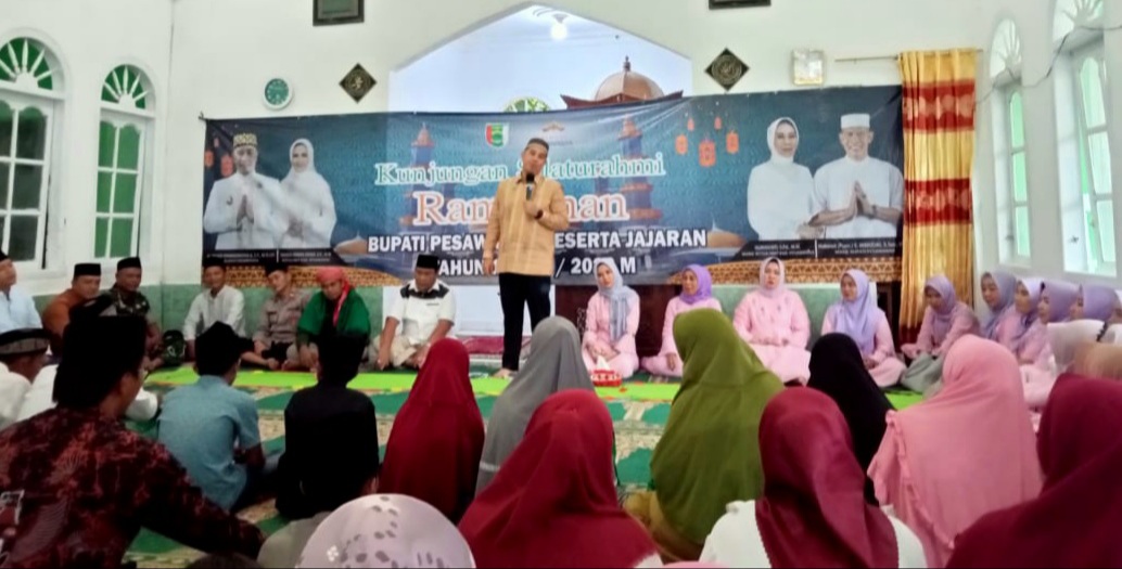 Bupati Dendi Ramadhona Silaturahmi Ramadhan ke Desa Trimulyo dan Gebang