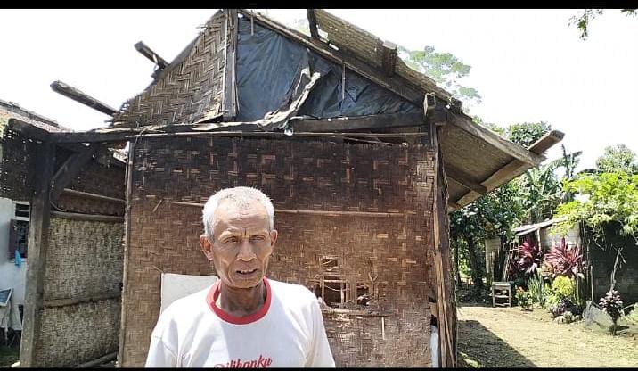 Ratusan Warga Perbaiki Rumah Rusak Akibat Puting Beliung