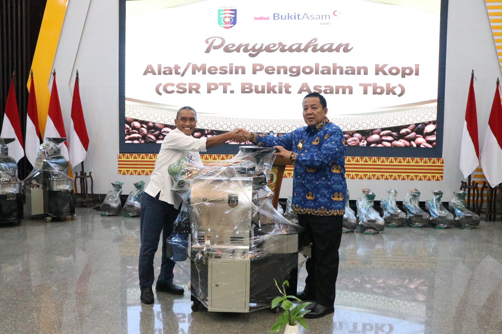 Pemprov Lampung Menerima Bantuan Mesin Pengolahan Kopi dari PT. Bukit Asam, Tbk