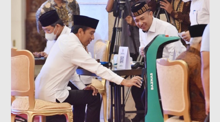 Bersama Wapres Serahkan Zakat Melalui Baznas, Presiden Jokowi Berpesan: Salurkan Tepat Sasaran