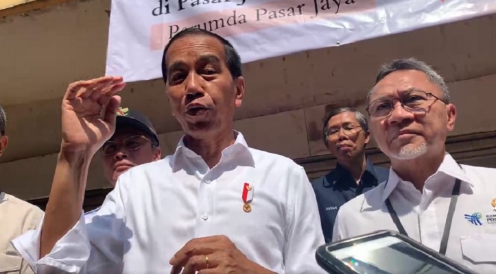 Cek ke Pasar Johar Baru, Jelang Lebaran Jokowi Dapati Harga-harga Turun, Satu yang Naik