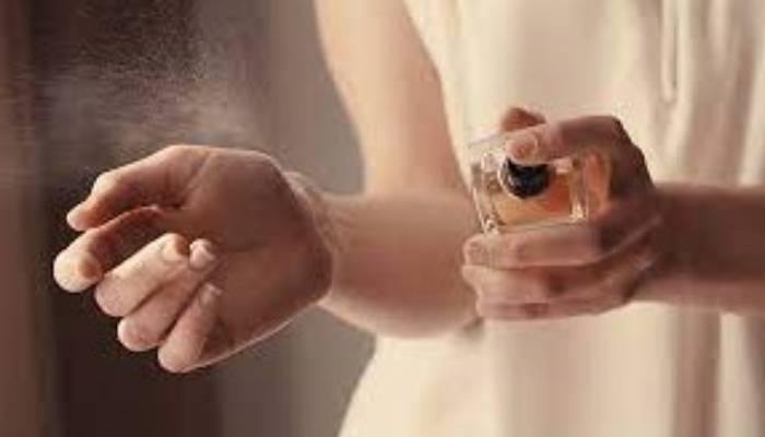 Cuaca Panas Buat Bau Badan, Ini Tips Memilih Parfum