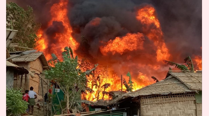 Kebakaran Berkobar di Kamp Pengungsi Rohingya di Bangladesh, 2000 Gubuk Kamp Hangus