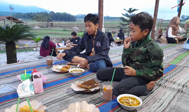 Soto Sawah Mbak Tutik, Sensasi Wisata Kuliner dan Konservasi Burung Hantu di Semarang
