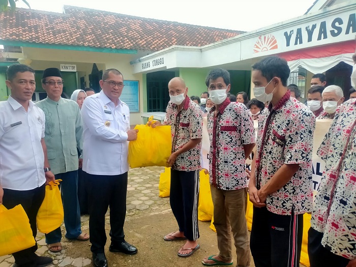 Rangkaian HUT Lampung ke-59, Pemprov Lampung Bagikan 50 Paket Sembako
