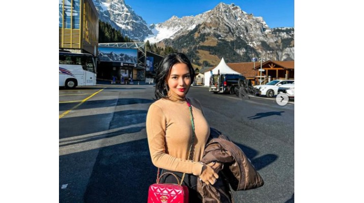 Wika Salim Pamerkan Foto Liburan ke Swiss, Netizen Malah Heboh Bahas Gunung