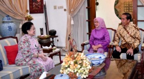 Jokowi dan Ibu Iriana Bersilaturahmi, Megawati Cerita Jan Ethes Sering Bicara Tentang Bung Karno