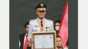 Sudah Jadi Capres, Ganjar Pranowo Terima Penghargaan Provinsi Berkinerja Terbaik