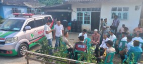 Suara Tangis Pecah Begitu Jenazah Penembak Kantor MUI Jakarta Tiba di Pesawaran