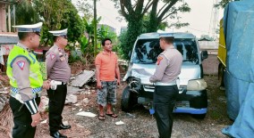 Dua Remaja Tewas Tertabrak Mobil di Pringsewu