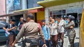 Bolos Sekolah, 54 Pelajar Ditertibkan Satpol PP Padang