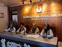 Nunik Daftarkan Bacaleg PKB ke KPU Lampung, 50 Persen Perempuan