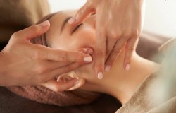 Face Massage Hasilkan Kulit Wajah Sehat Kilau Alami