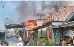 Tiga Rumah di Desa Wiralaga Mesuji Ludes Terbakar