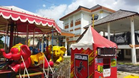 Tanpa Izin, Halaman Parkir DKL Jadi Pasar Malam di PKOR Wayhalim