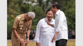 Prabowo dan Ganjar Disebut Norak dan Kampungan Karena Ngemis Dukungan ke Jokowi