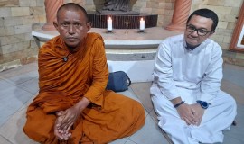  Kisah Biksu Thudong Singgahi Kendal, Habiskan Tiga Alas Kaki dan Menginap di Gereja