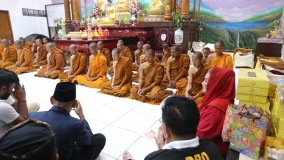 Lintas Agama Sambut 32 Biksu Thudong, Mbak Ita Bangga Toleransi Warga Kota Semarang