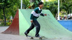 Pemain Persebaya Muhammad Iqbal, Sosok Penggemar Skateboard, yang Mulai Diperbincangkan Bonekmaia