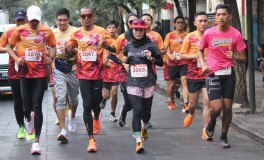 1.000 Pelari Bikin Friendship Run di Bandung Meriah, Atiqoh: Kotanya Sejuk dan Kostum Pelarinya Oke