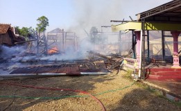 Dua Rumah di Kangkung Ludes Terbakar Usai Ditinggal ke Sawah, Kerugian Ditaksir Rp 800 Juta