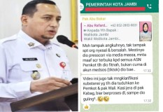 Jubir Pemkot Jambi Abu Bakar Ancam Bocil SMP Terguling-guling, Warganet: Digasss Netizen jadi Abu Gosok, Mau?