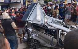 Kecelakaan Truk Timpa Mobil di Ngaliyan Tewaskan Dua Orang, Petugas Butuh Empat Jam untuk Evakuasi Korban Selamat