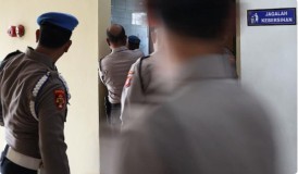 Bikin Jantung Berdebar, Kapolres Pelabuhan Tanjung Priok Perintahkan Puluhan Polisi Antri di Toilet, Ada Apa?