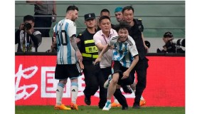 Kejadian Lucu Saat Messi Memperkuat Argentina Vs Australia di Beijing, Dua Fans Melakukan Aksi Tak Terduga