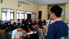 Pelatihan Komunikasi Organisasi oleh Tim USM di Karang Taruna Bangetayu Wetan