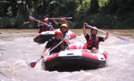 Uji Adrenalin dengan  Arung Jeram di Sungai Elo Magelang