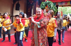 Hadiri Kirab Budaya Kelenteng Tay Kak Sie, Mbak Ita Sebut  Wujud Toleransi di Kota Semarang