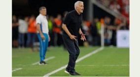 Mourinho Diskors UEFA Akibat Hina Wasit, AS Roma Pun Didenda Besar