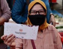 Idul Adha Menghitung Hari, Blusukan di Pasar Palmerah Ngecek Harga-harga Bahan Pokok, Jokowi Bagi-bagi Fulus ke Pedagang