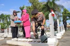 Kapolda Lampung Pimpin Upacara Ziarah di Taman Makam Pahlawan, Memperingati Hari Bhayangkara Ke 77