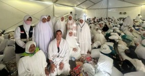 Bupati Dendi Bahagia Satu Tenda Bersama Jamaah Haji Pesawaran di Maktab 48