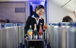 Jangan Pesan 6 Minuman Berikut Saat Anda Melakukan Penerbangan, Ini Alasannya