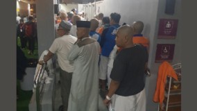 Suasana Maktab Penuh Sesak, Jemaah Haji Gelar Kasur di Samping Toilet, Makanan Pun Telat