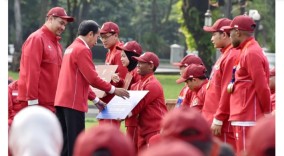 Menpora Dito Dampingi Presiden Jokowi Saat Penyerahan Bonus ke Atlet yang Sukses di ASEAN Para Games 2023