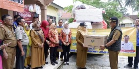 Gubernur Arinal Beri Bantuan Buffer Stock dan Sembako untuk Korban Banjir di Tanggamus