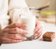 5 Alasan Kenapa Minum Susu Setelah Olahraga Lebih Baik Daripada Minuman Berenergi