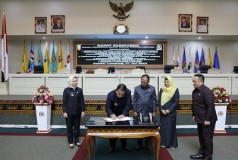 Gubernur Arinal dan Ketua DPRD Menandatangani Raperda Pertanggungjawaban APBD 2022