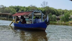 Kurangi Karbon di Laut, Mahasiswa USM Membuat Perahu Wisata Listrik di Demak