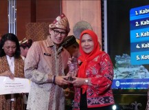 Wali Kota Eva Dwiana Raih Penghargaan dari Menparekraf Sandiaga Uno